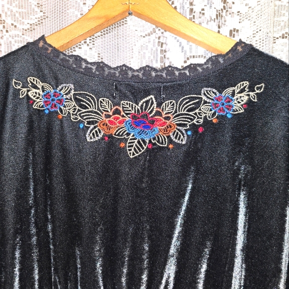 Flying Tomato Blouse, Black Embroidered Vest, Boho Velvet Shirt - Picture 6 of 6